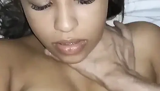 Keşke komşum abd'de işe giderken karısının sikimi emiyor