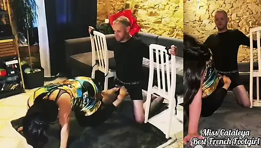 Hadi, naylon çoraplarımı sik ve boşalmaya çalış!! Haha!!