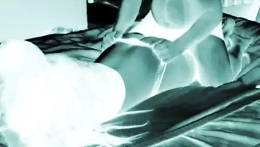 Ev sahibi masaj yapıyor