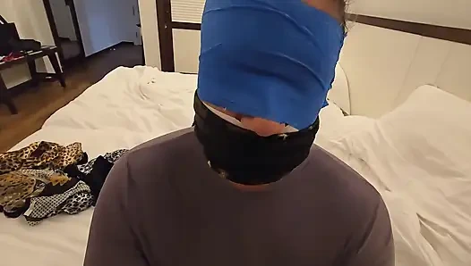 Kocası elbisesine boşalıyor