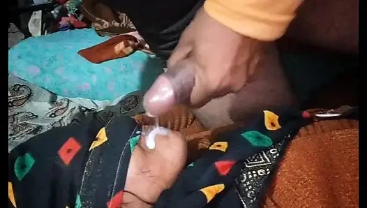 Meri üvey anne ki ladki hai mera land chusa aur munh mein pani le liya