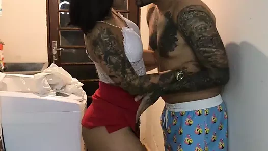 Çamaşır odasında güzelce bu piç kurusuna verdim.