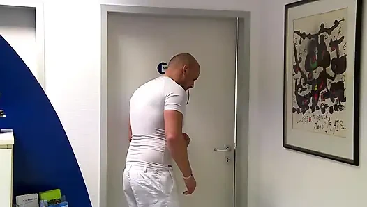 Doktor sikişi tekrar sikişiyor