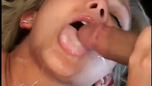 Ateşli seksi fahişe amından ve götünden sikiliyor