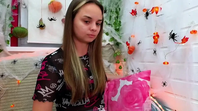 У меня есть полное видео на Allmylinks Misss_Vikki, и первые 5 подписчиков получают бесплатное 7-минутное видео на основе вашего сценария