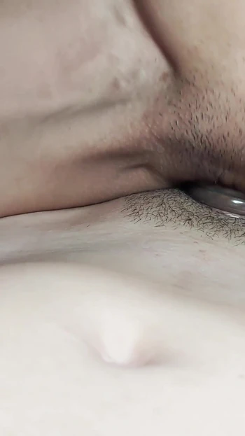 Незабываемый момент из "Белый мужик с большим хуем разделяет стройную и крошечную азиатскую анорексику LBFM и супер худенькую настоящую зрелую"