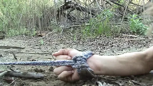 Dövmeli Sarışın Kadının Vahşi açık Havada Yüze Oturması Ve Içeride Sikişi