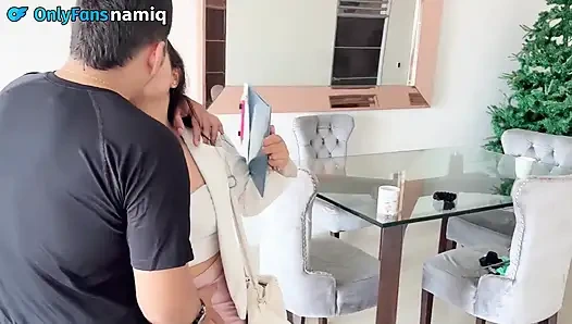 Seksi Emlakçı Evimi Ziyaret Ediyor Ve Ben Boşveriyorum