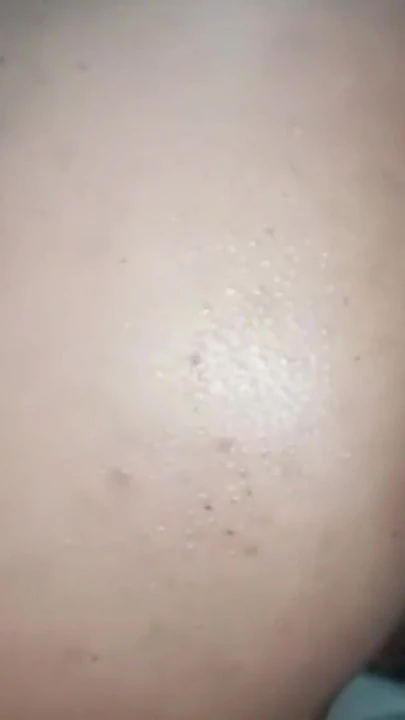 İlk seferim. Bakire götümü erkek arkadaşıma veriyorum, onu kırıyor ve beni sütle dolduruyor, acıtıyor ama çok seviyorum | Klip 1