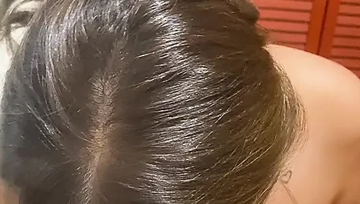 Angy çok seksi ve heyecan verici gırtlağına kadar alıyor