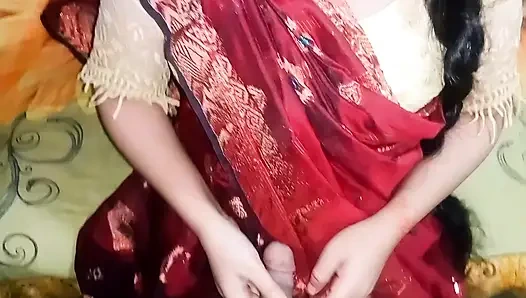 Hintli kız ateşli seks için çıldırıyor