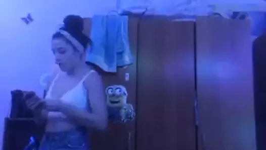 Bazı kızlar dans ediyor