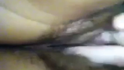 kendini parmaklıyor