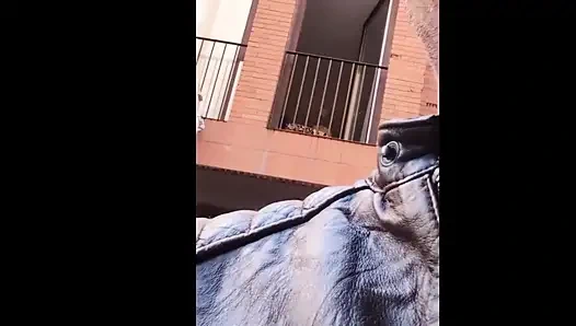 Halka açık çıplaklık derlemesi - pizza teslimatı, üstsüz plaj, arkadaşını azdırıyor