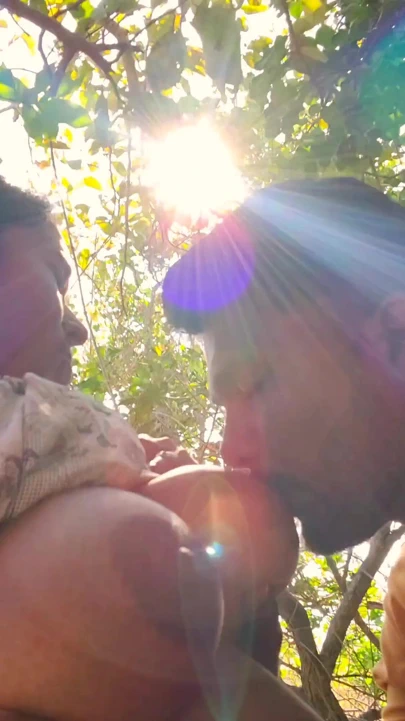 Hintli desi yenge ateşli xxx - hem oğlan hem de kız yeni evli ve ormanı ziyarete geldi... | Klip 1