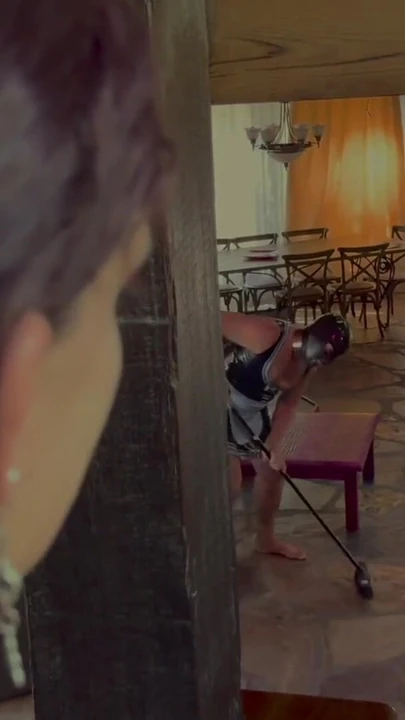 Незабываемый момент из "Домина госпожа Апрель - рабыня по центру"