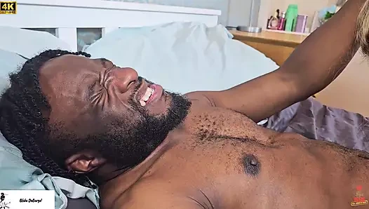 Sarışın azgın sert bir sürtük gibi büyük zenci yarağını emiyor