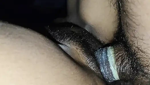 Desi Gao ki ladki  pinky ke pure kapre utar kar uski chudai ki mote lund se uski chut fari.