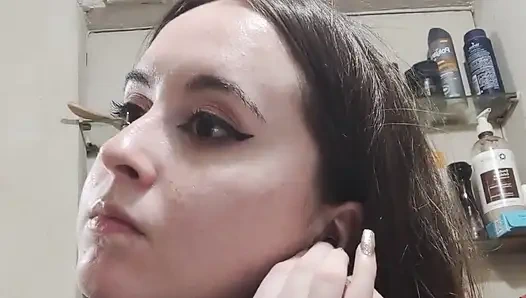 Soyunuyor, ayakkabılarımı çıkarıyor, makyajımı çıkarıyor, yatacak her şey. Sweet Dreams My Loves