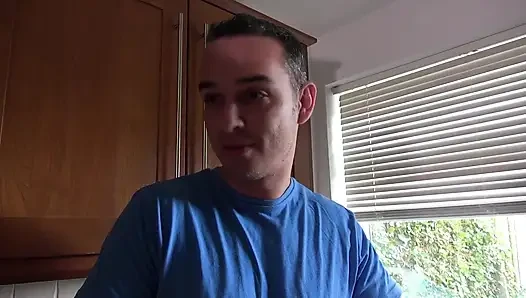 Dövmeli bebek üvey erkek kardeşi tarafından sert sikiliyor