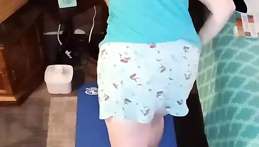 Ateşli orta yaşlı seksi kadınla sabah erken çıplak yoga!