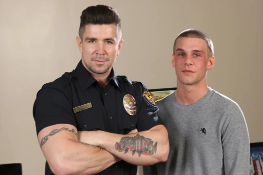 Memur ducati sikikleri bir eşcinsel twink