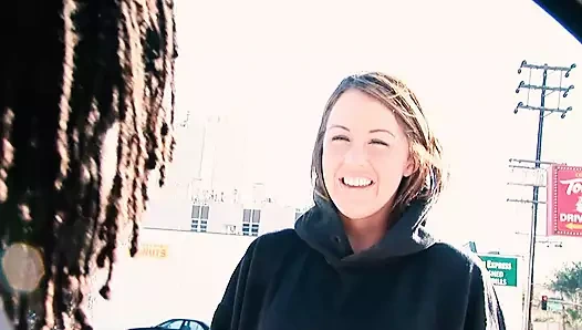 Nikki Loren Byron'un büyük siyah yarağını seviyor