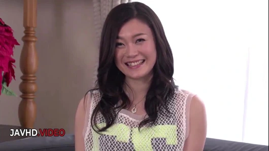 Yaramaz jav yıldızı istekli adamlardan çifte penetrasyondan hoşlanıyor