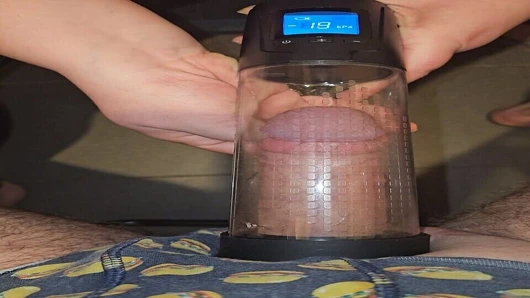 Üvey anne evde yalnız olma fırsatını değerlendiriyor. Sapık bsdm eğilimlerini gösteriyor ve sikimi maksimuma boşalttı