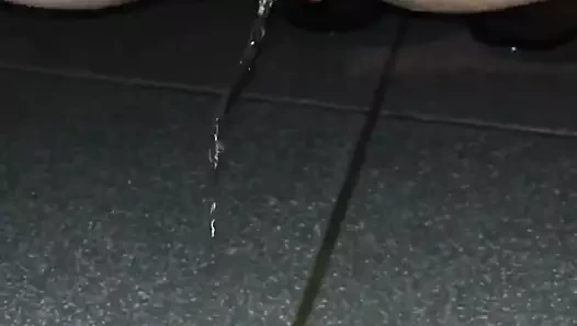 Sevgilim derya çiş yaparken büyük klitoris