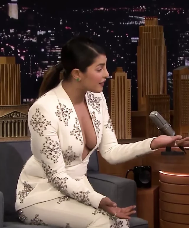 Priyanka chopra sıcak edit, full hd - jimmy fallon (konuşma ile)