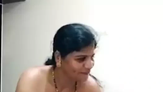 Desi çift kocasının aletini sallıyor