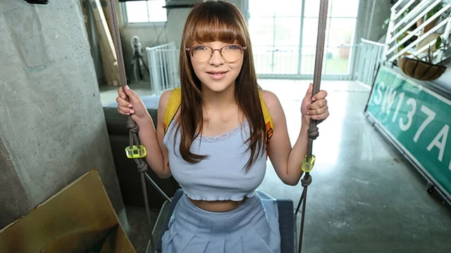 Хуище братца растягивает тугую киску его волосатой сводной сестры