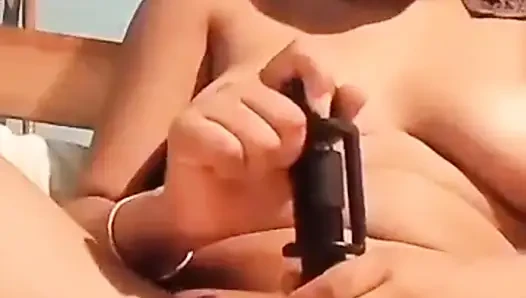 Güzel kadın sikilmek istiyor