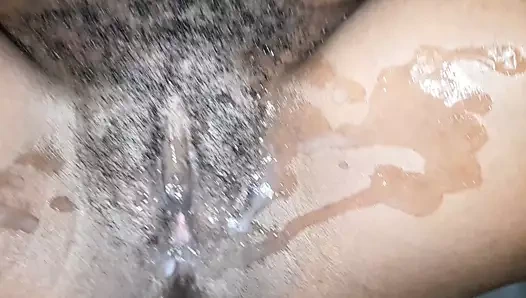 Sperm vücuduma ve amcığıma dökülüyor