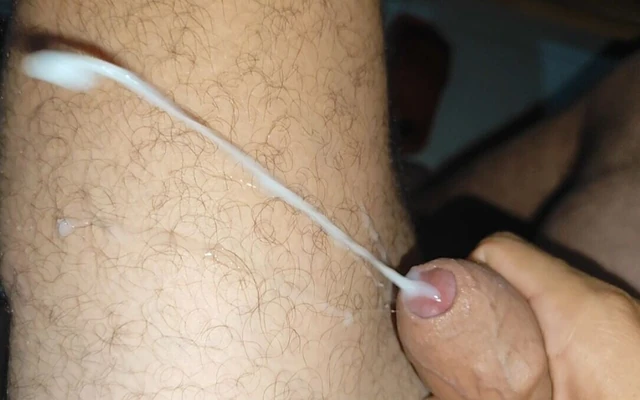 İnanılmaz korkunç boşalma fışkırtıyor