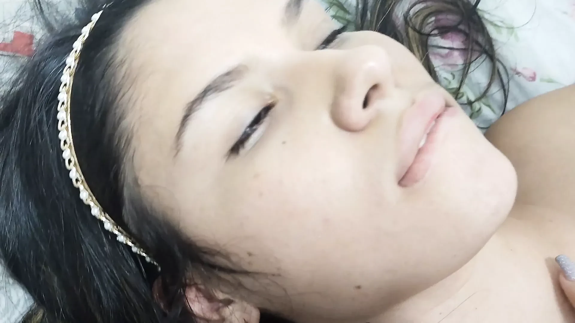 I HELPED MY STEPSISTER ON HER SOCIAL NETWORKS AND WE ENDED UP FUCKING AND I CUM ON HER PUSSY (PART 2)