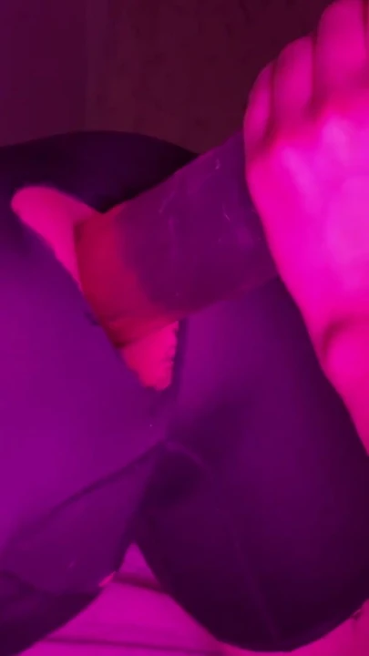 Büyük Dildo Erkeğin Kıçını Sikiyor | Clip 1