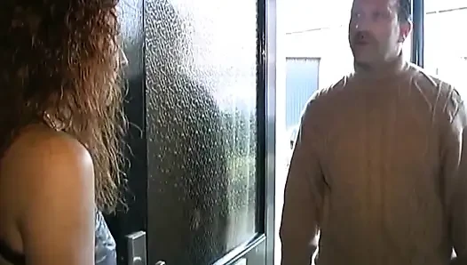 İki muhteşem hatun iki büyük ve sert yarağı memnun ediyor
