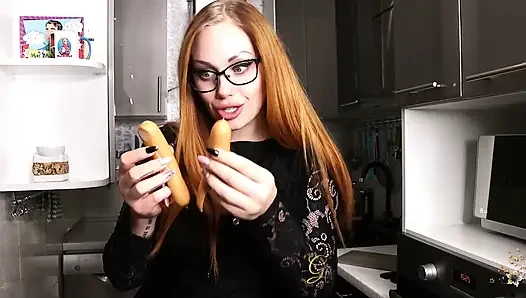 Devour - tabu fantezisi! Üvey anne 2 can sıkıcı üvey oğlunu pişiriyor ve yiyor!