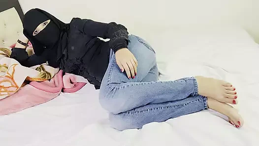 Genç Hintli ev sahibi kiracı tarafından terk edildi - Hintçe seks videosu