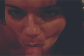 Bir arkadaş tarafından çekilen oral seks videosu