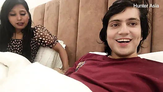 Orta Yaşlı Seksi Kadın Kocasını Genç Bir Erkek Arkadaşıyla Aldatıyor