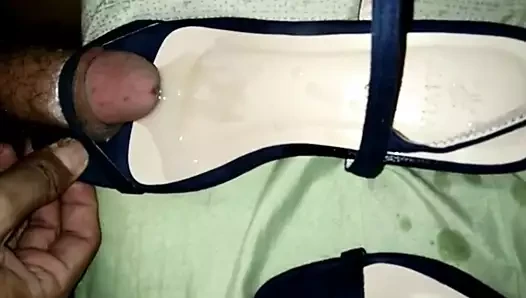 Sikme ve boşalmak içinde blok topuklu sandaletler