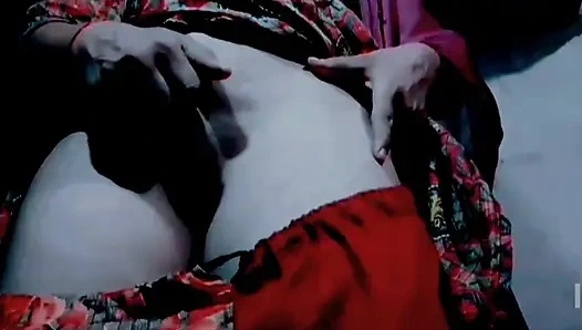 Mastürbasyon yaparken çok yalnızım, seks için çok heyecanlandım.