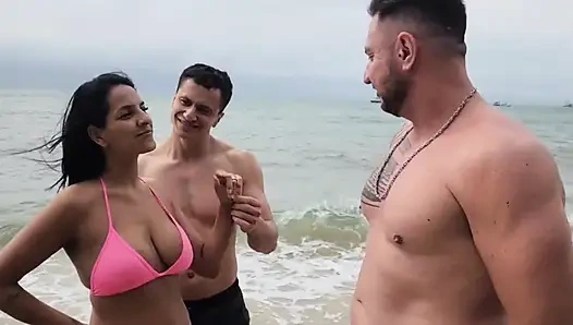 Sahilde iki ateşli adamla tanıştım ve o kadar azdım ki onlara orada verdim