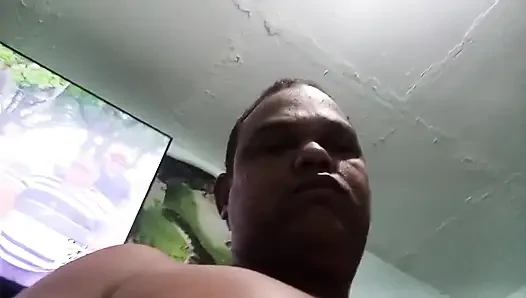 Götüne girip çıkıyor, ta ki o küçük göt deliğinden çıkana kadar, iyi ve gerçekten sikildi.