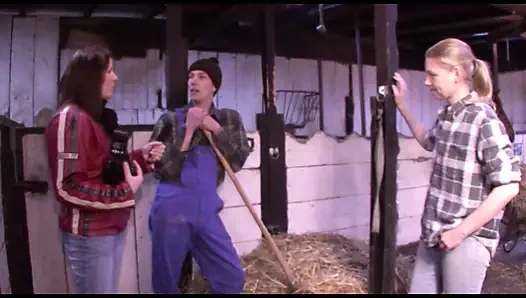 Büyük götlü sarışın Alman orta yaşlı seksi ev hanımı anal sikiliyor