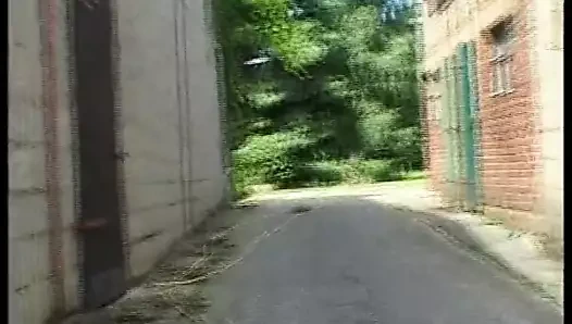 Bauer fickt blonde schoenheit