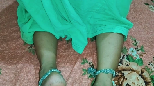 Uzun bir süre sonra kayınbiraderim tanga montumu çıkardı ve beni domaltarak sikti ve amcığımdan tüm ısıyı çıkardı